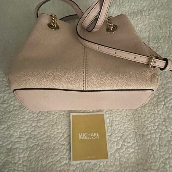 SM Michael Kors Teagen leather messenger bag *SOLD* - Picture 10 of 13